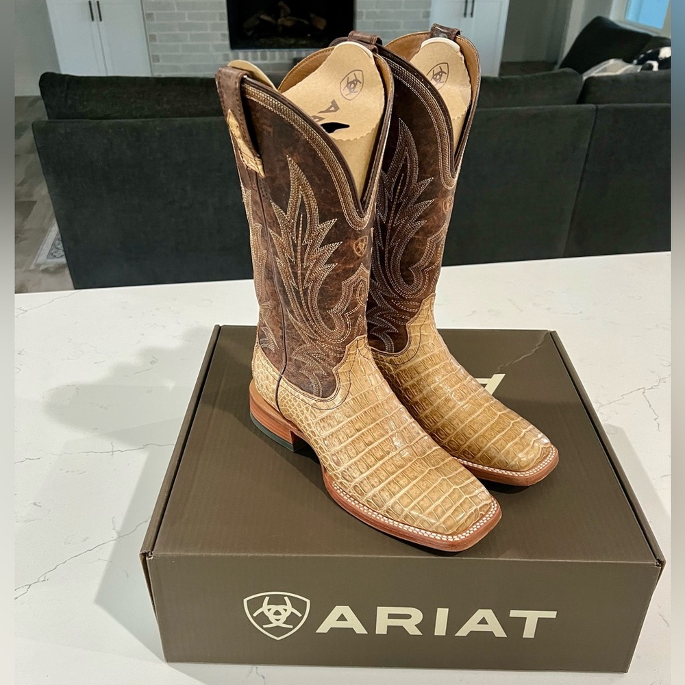 Ariat Cowboy Boots
Men’s Gunslinger Cowboy Boot size 9.5 D